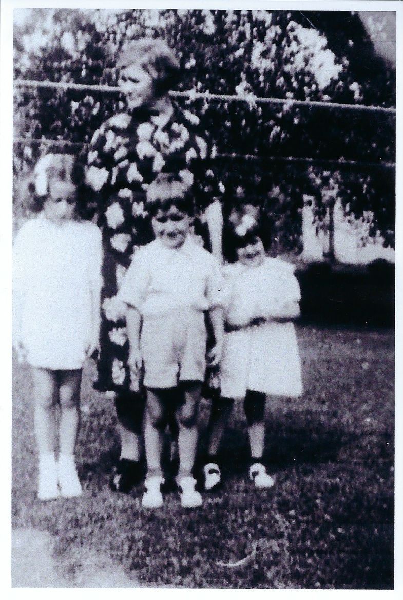 Mabel McMillen with Joyce, George, and Janet O'Neil